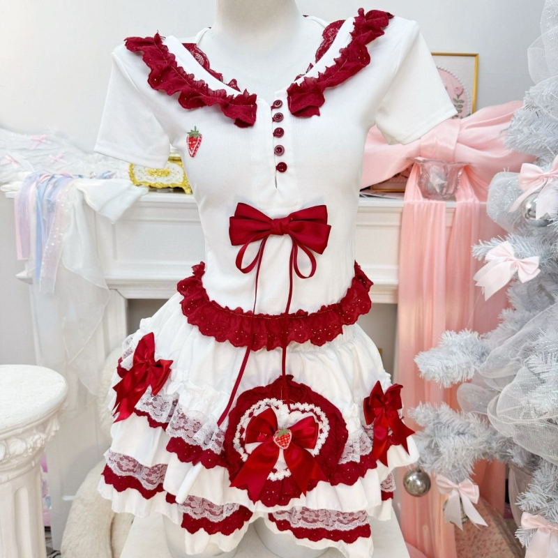 Ruched Dress Mini - เดรสสั้นสไตล์โคเก็ตหวานๆ แขนสั้น แต่งลูกไม้ลายหัวใจ โบว์สตรอว์เบอร์รี่ จับจีบเอว ทรงเข้ารูป
