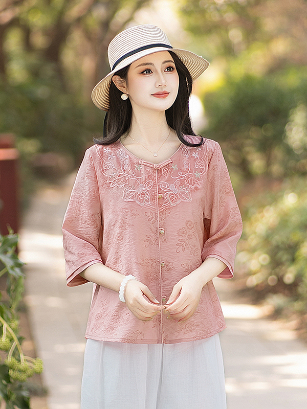 Women Fashion Over 60 - เสื้อเชิ้ตปักลายสไตล์จีนใหม่สำหรับคุณแม่ แขนเจ็ดส่วน ทรงหลวม คอปกพับ แฟชั่นทันสมัย สวยสง่า