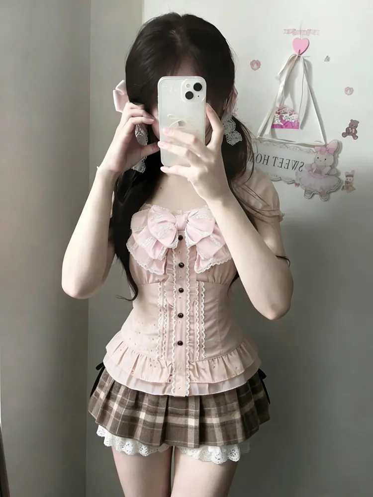 Lace Trim Cami - ชุดเซ็ตสามชิ้นสไตล์ญี่ปุ่นสำหรับผู้หญิง เสื้อลูกไม้ผูกโบว์ + เสื้อสายเดี่ยว + กระโปรงมินิสั้นลายสก็อตระบาย