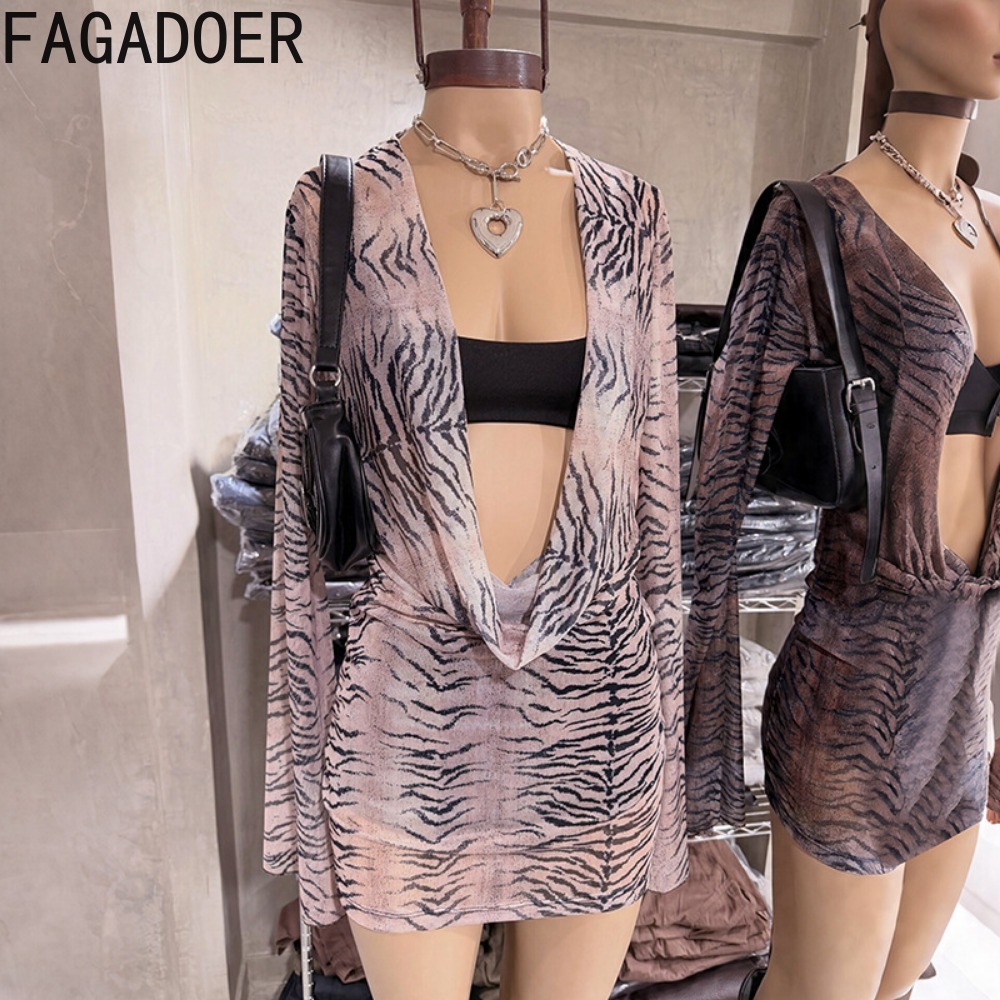 ชุดเดรสสั้นลายเสือสไตล์เรโทร Y - Ruched Dress Mini บทวิจารณ์และราคา