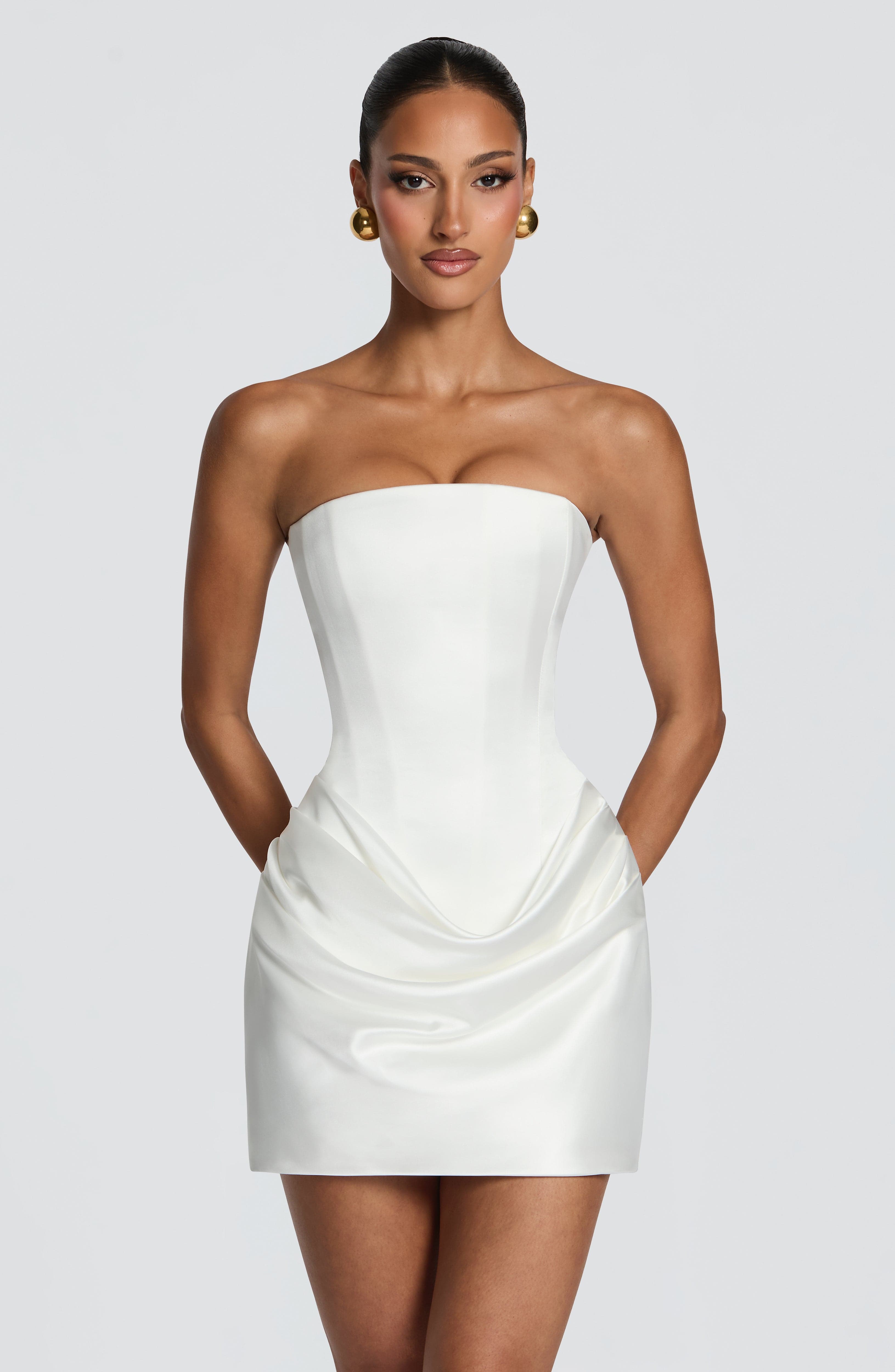 2 สไตล์ ชุดมินิเดรสผ้าซาตินสีข - Ruched Dress Mini บทวิจารณ์และราคา