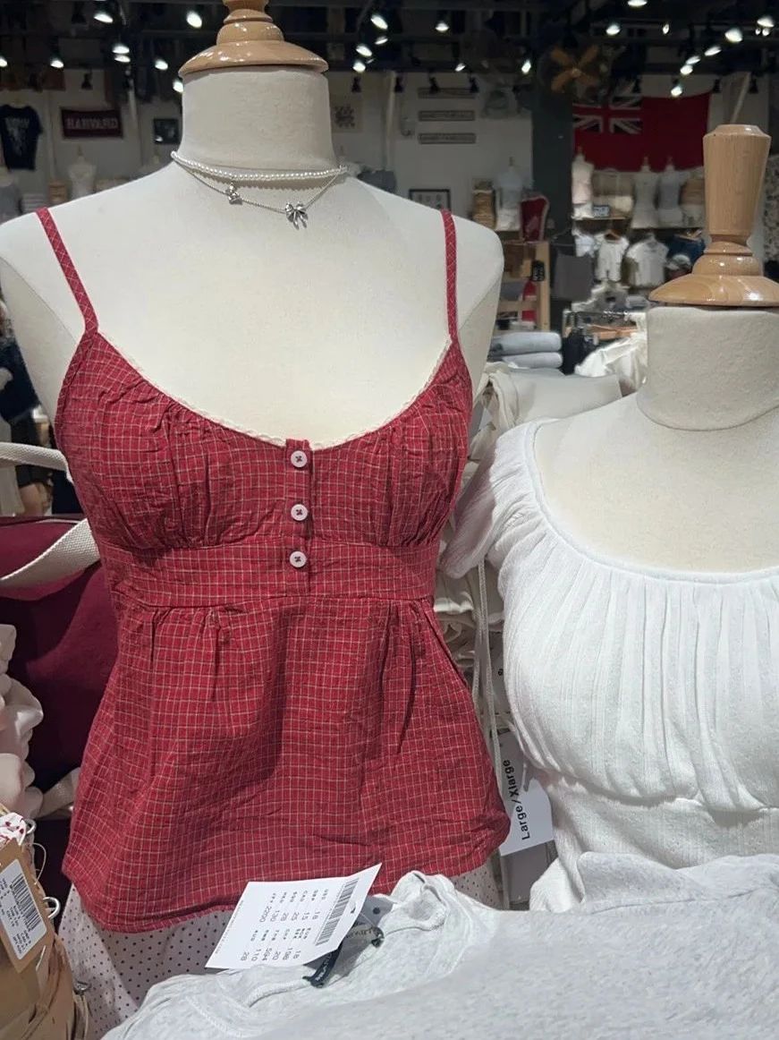 ลายสก๊อตสีแดงปุ่มกางเกงขาสั้นช - Lace Trim Cami บทวิจารณ์และราคา