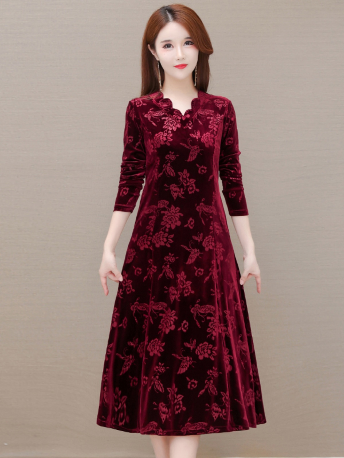 ชุดเดรสกำมะหยี่หรูหรา คอวี กระ - Women Fashion Over 60 บทวิจารณ์และราคา