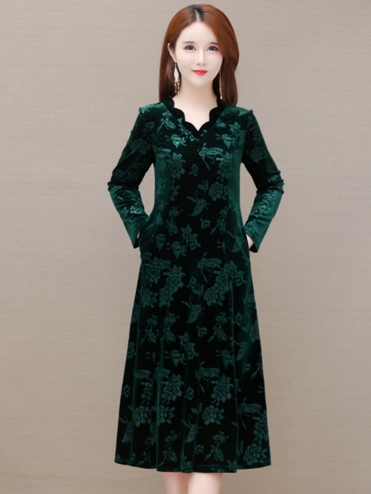 ชุดเดรสกำมะหยี่หรูหรา คอวี กระ - Women Fashion Over 60 บทวิจารณ์และราคา