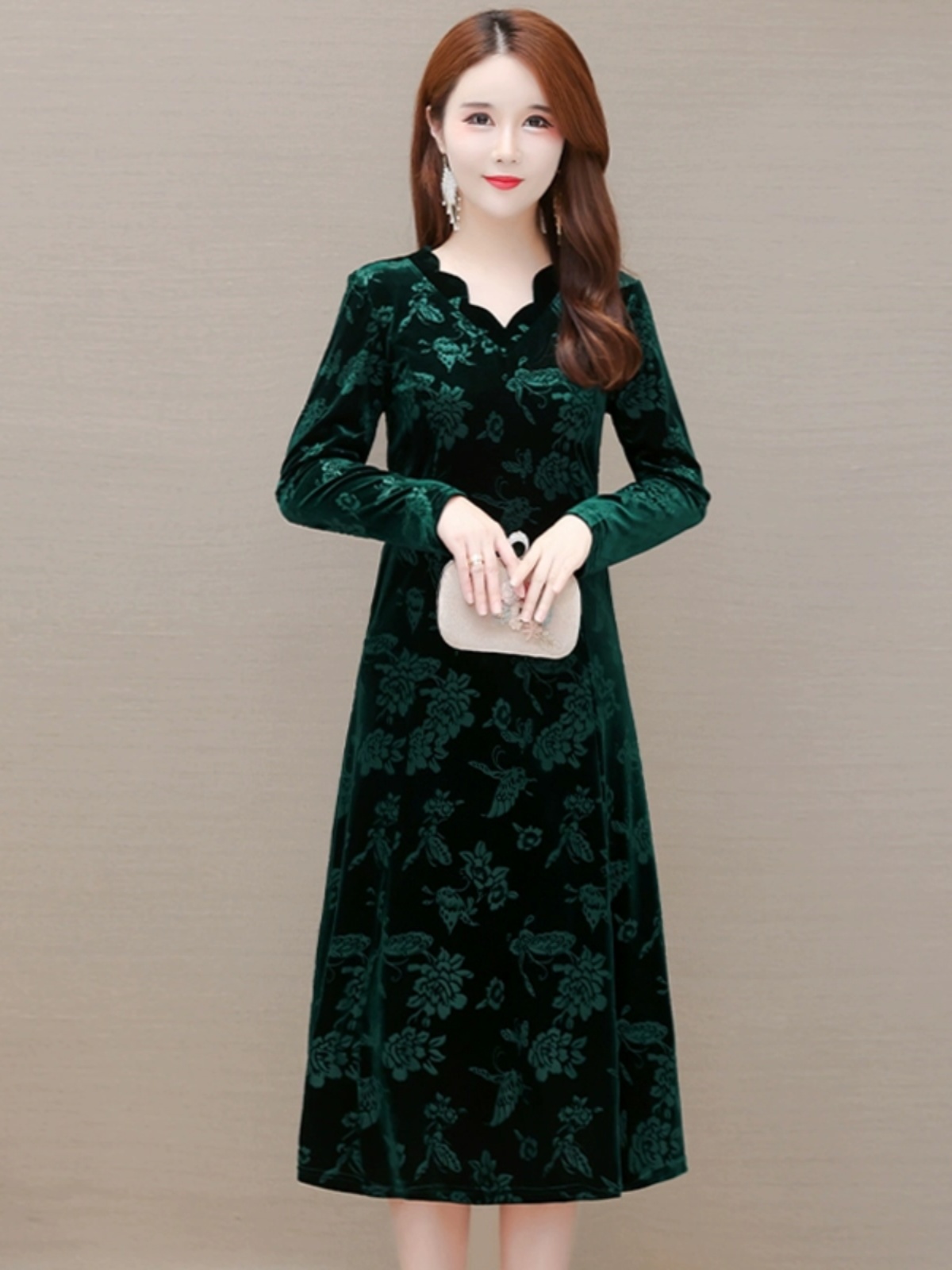 ชุดเดรสกำมะหยี่หรูหรา คอวี กระ - Women Fashion Over 60 บทวิจารณ์และราคา