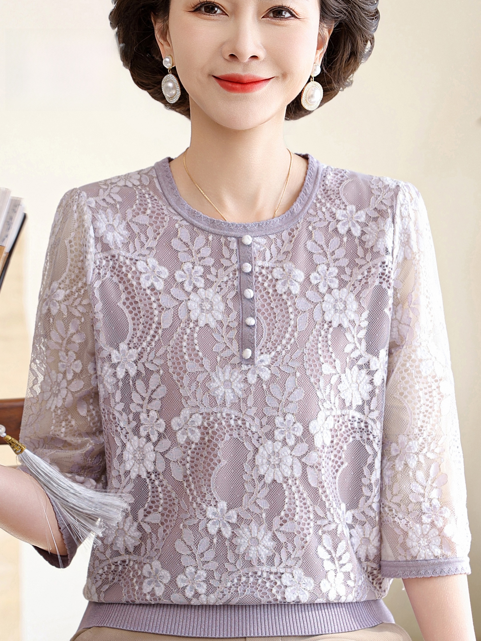 เสื้อยืดแขนสามส่วนคอวีผ้าลูกไม - Women Fashion Over 60 บทวิจารณ์และราคา