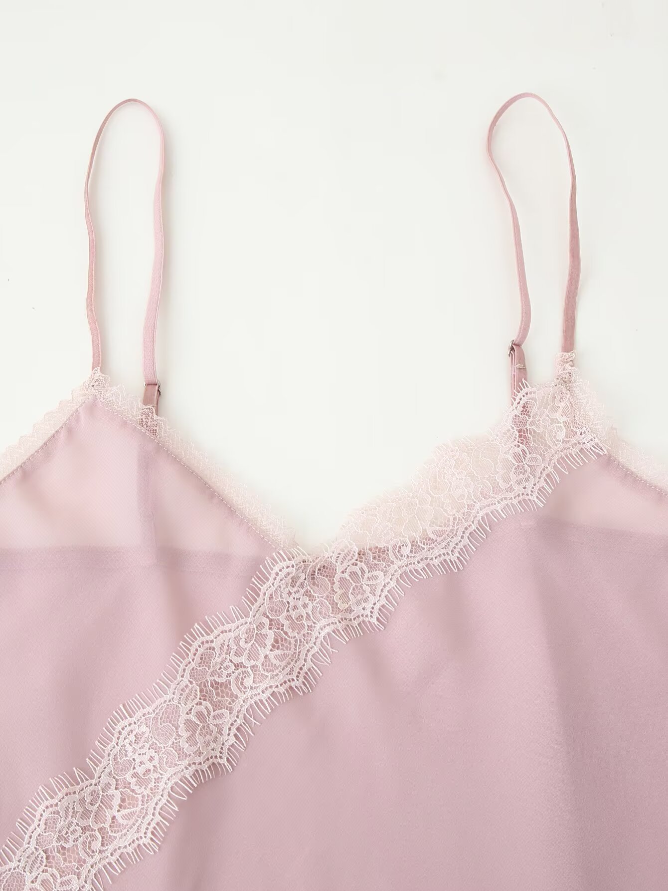 ชุดเสื้อสายเดี่ยวสีชมพูและกระโ - Lace Trim Cami บทวิจารณ์และราคา