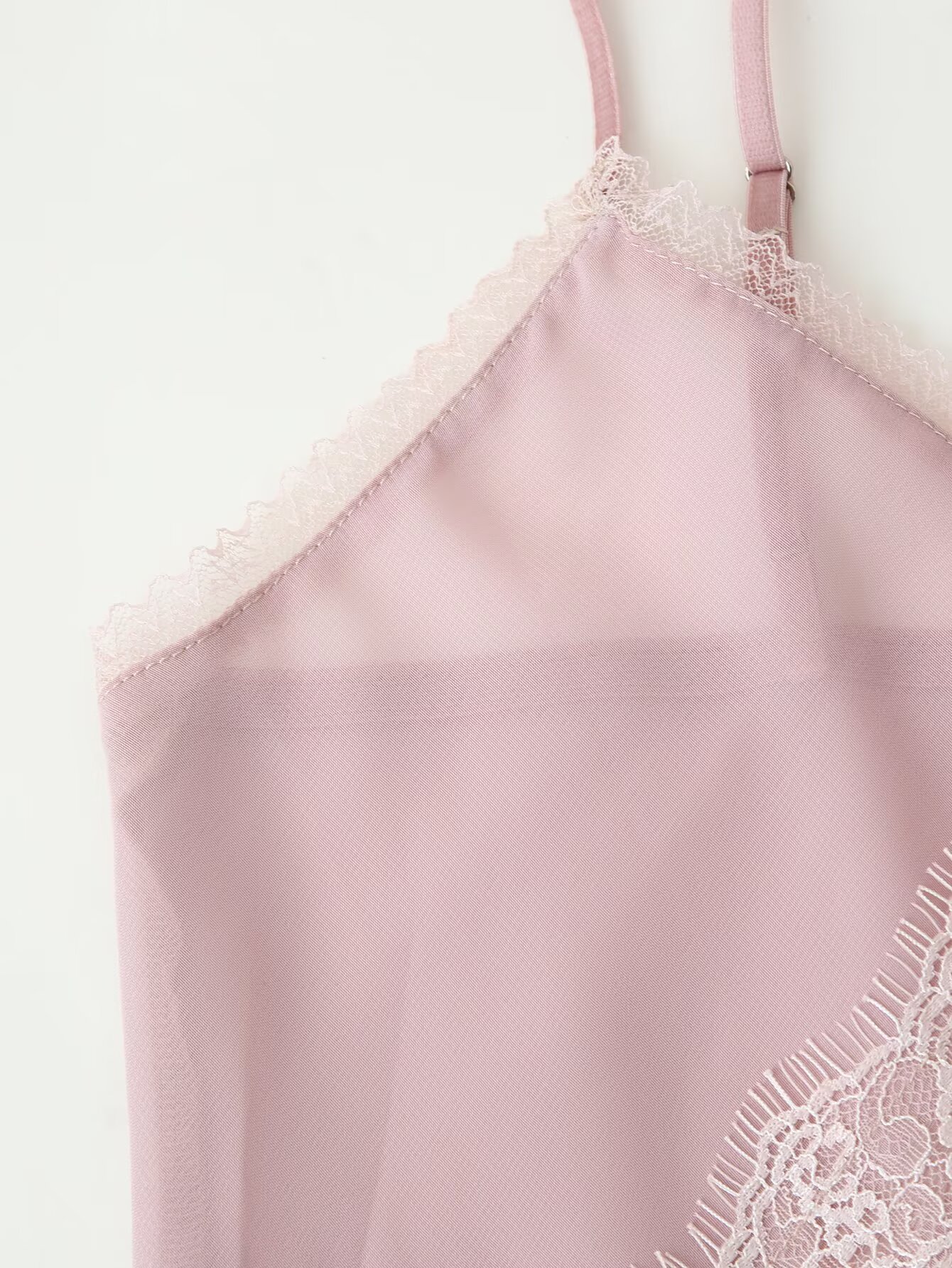 ชุดเสื้อสายเดี่ยวสีชมพูและกระโ - Lace Trim Cami บทวิจารณ์และราคา